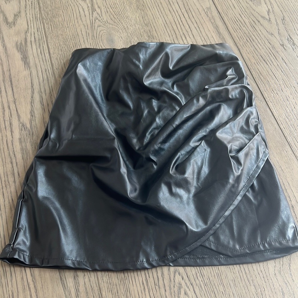 Shein faux leather skirt size small very flattering fit no rips stains or tears